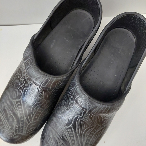 Dansko Tooled Leather Black Clogs Size 39 - Picture 3 of 10